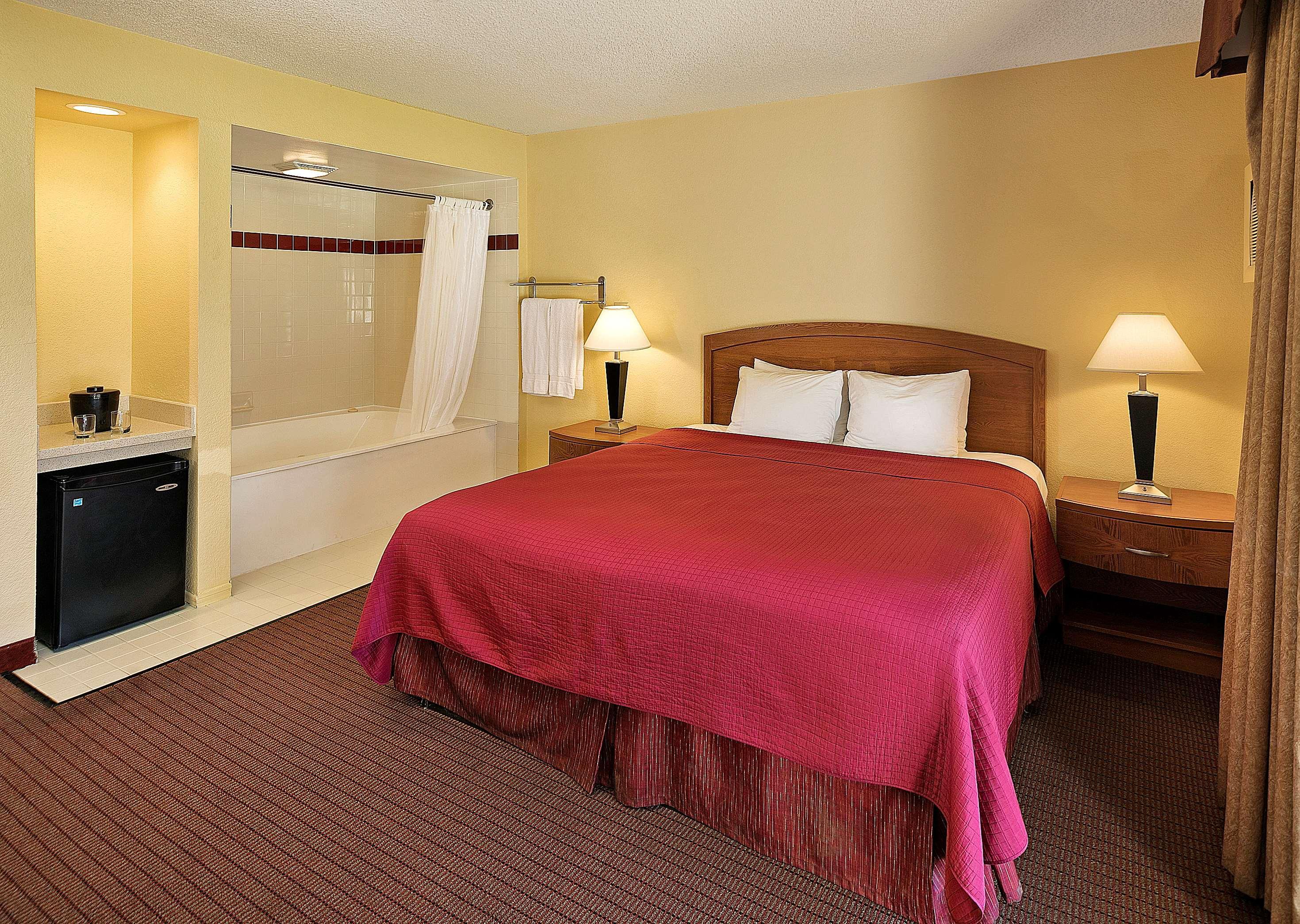 Best Western Golden Sails Hotel Long Beach Exterior photo
