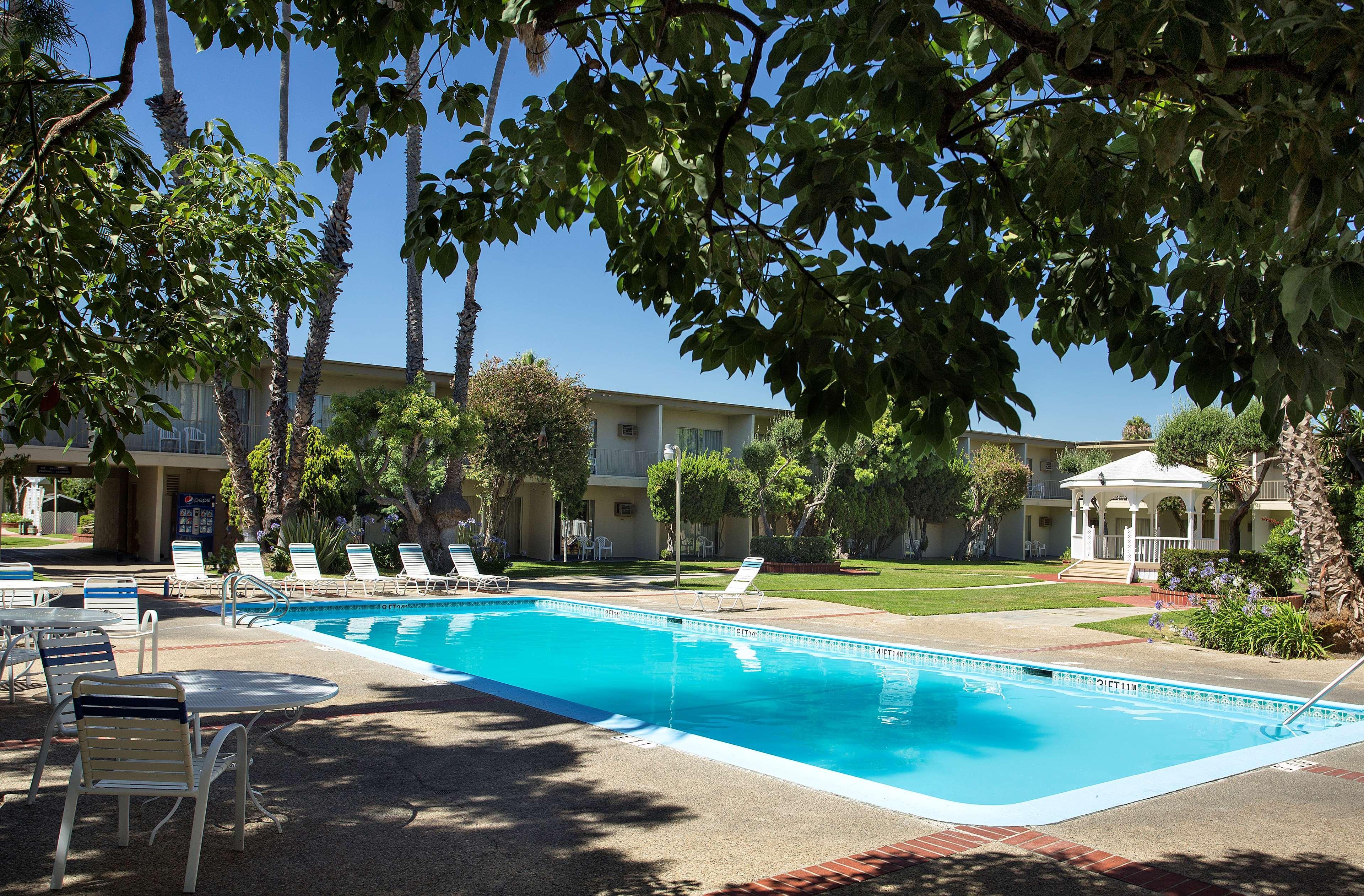 Best Western Golden Sails Hotel Long Beach Exterior photo